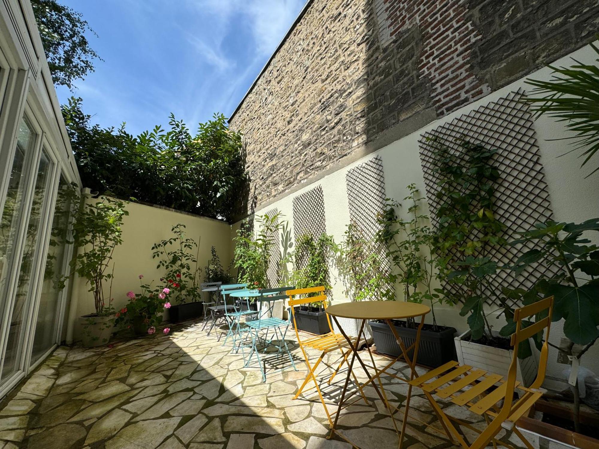 Hipotel Lilas Gambetta Paris Exterior foto