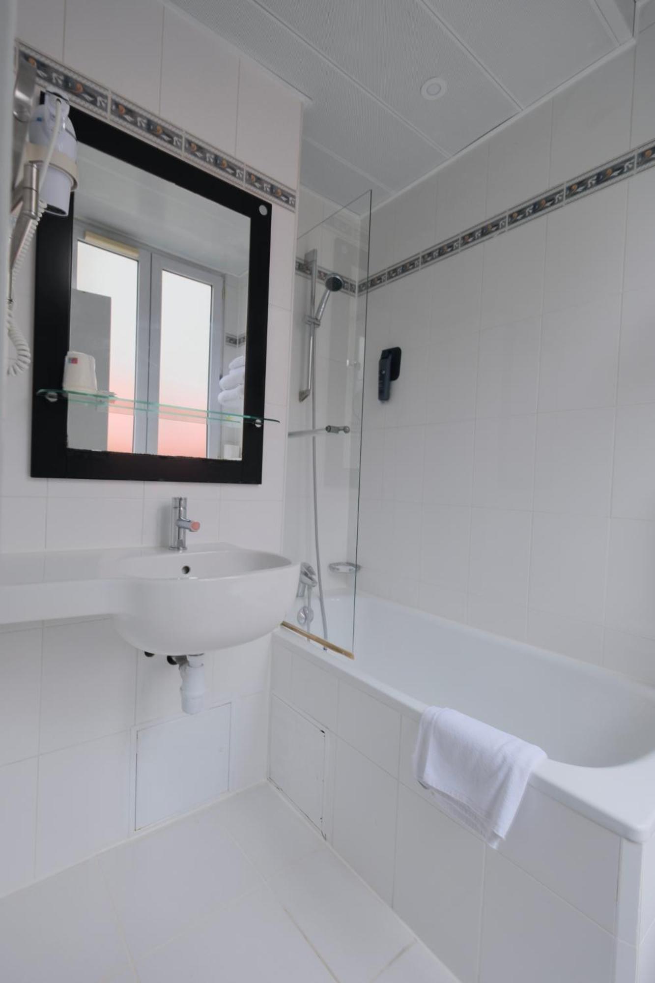 Hipotel Lilas Gambetta Paris Exterior foto