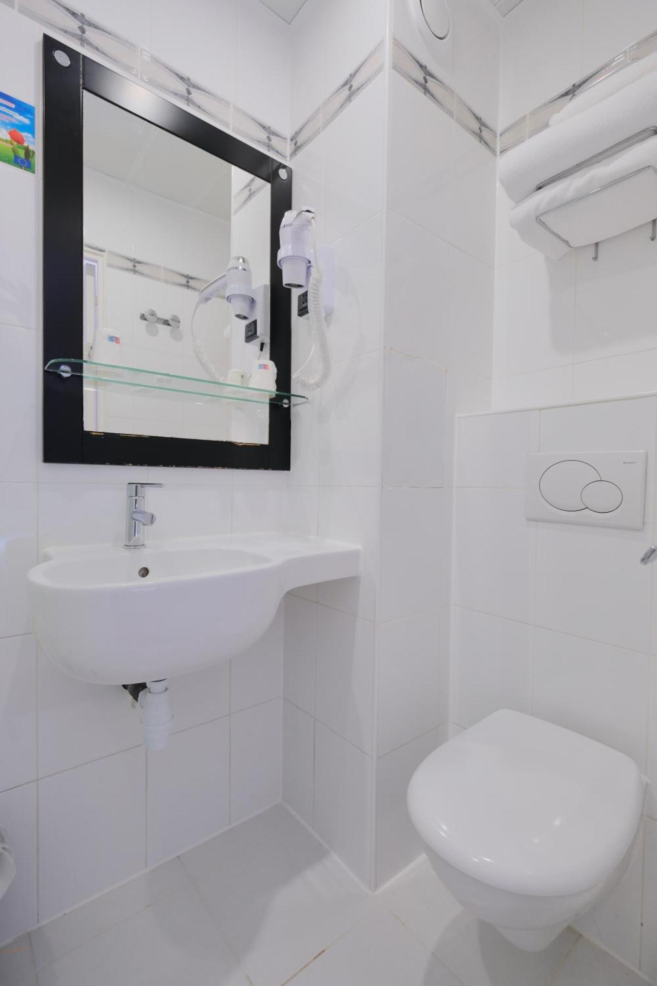 Hipotel Lilas Gambetta Paris Exterior foto
